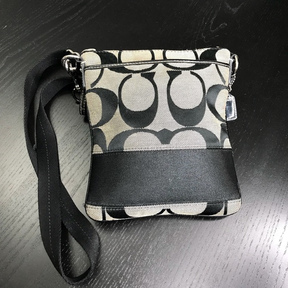 Coach Handbags - Coach Crossbody Bag🎀